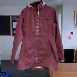 Light wear hooded rain jacket